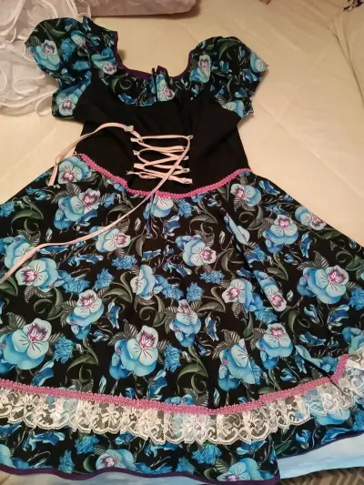 Vestido de baile folclórico con flores azules - miniatura 3
