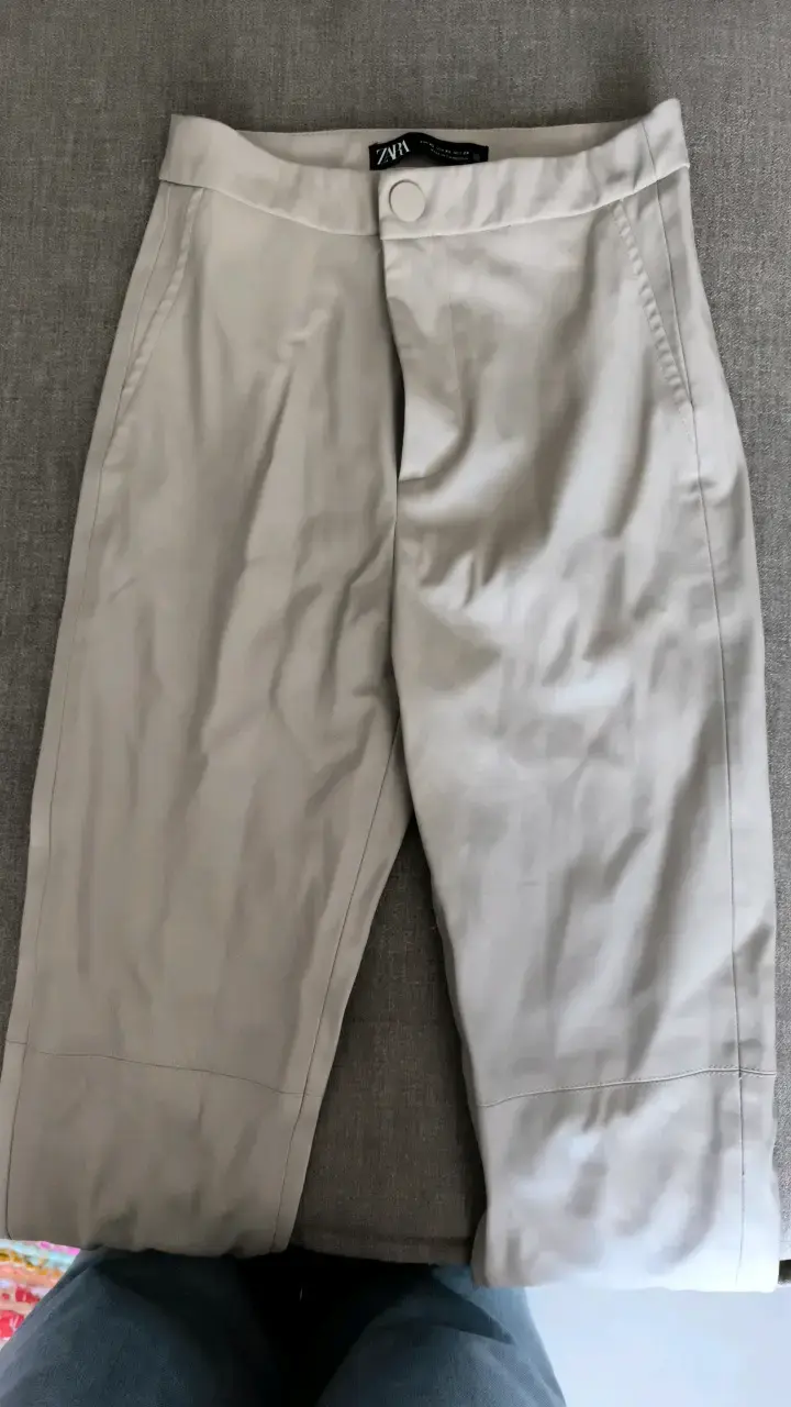 Pantalones beige Zara para mujer