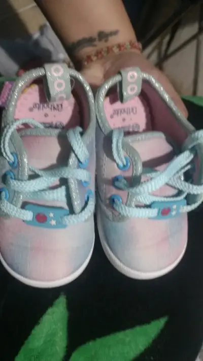 Zapatillas de bebé color pastel con cordones - miniatura 3