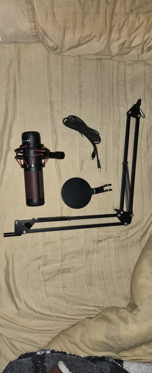 Micrófono HyperX QuadCast con soporte ajustable - 3