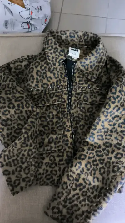 Chaqueta de Leopardo con Tachas para Mujer - miniatura 1