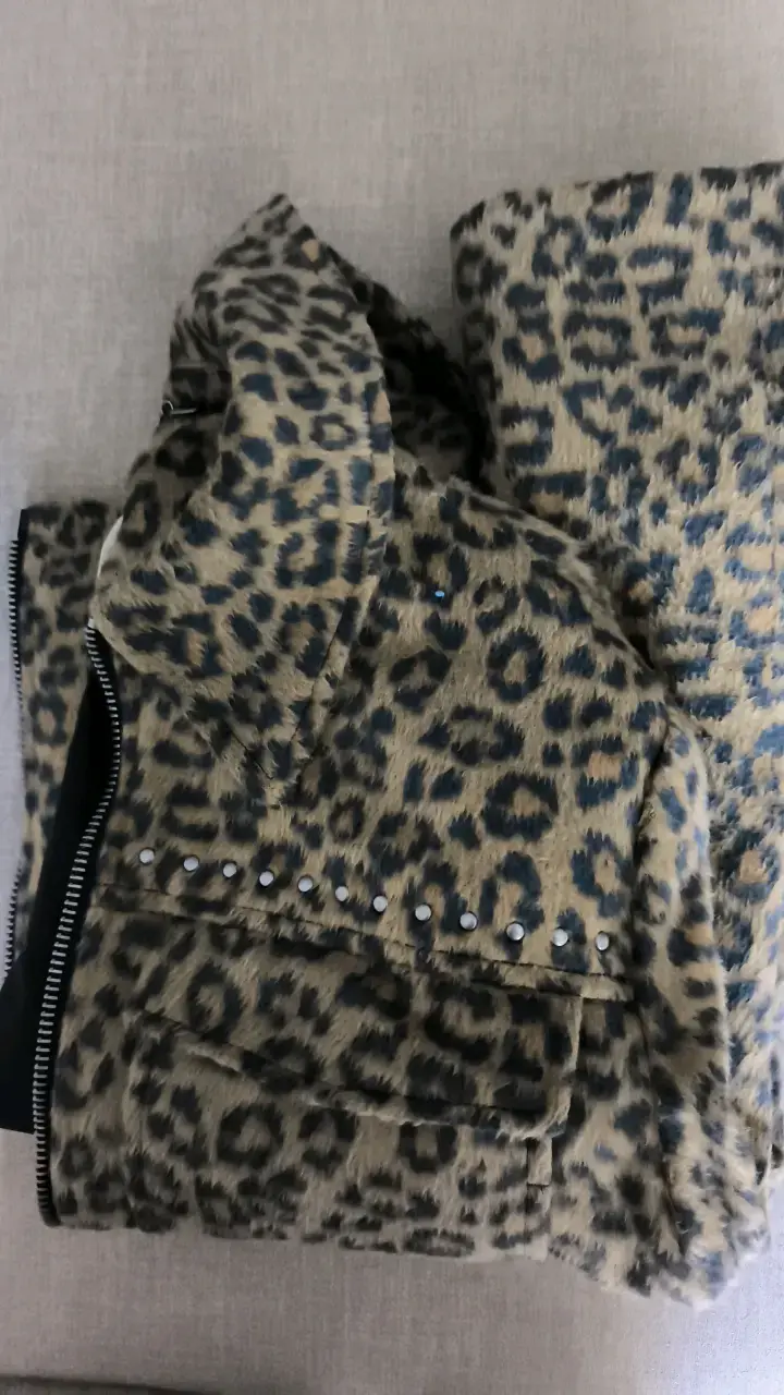 Chaqueta de Leopardo con Tachas para Mujer - 2