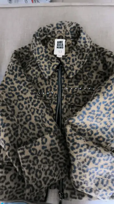 Chaqueta de Leopardo con Tachas para Mujer - miniatura 3