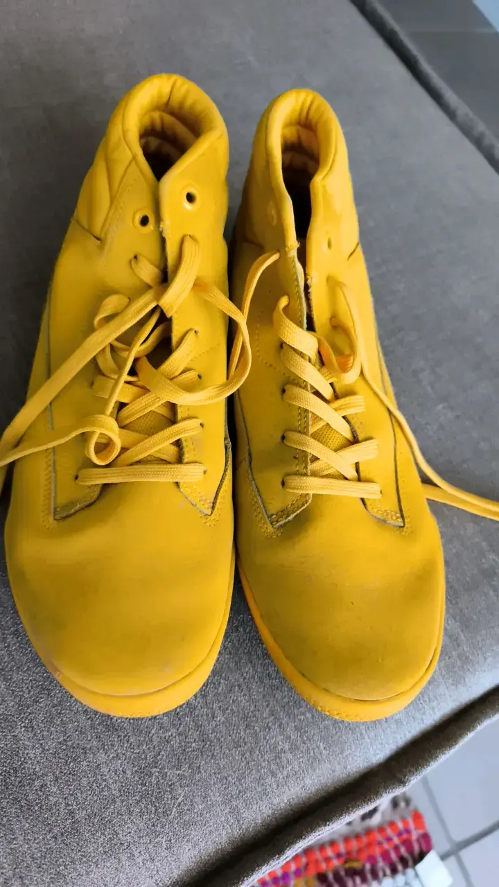 Zapatillas amarillas de cuero para hombre - 1