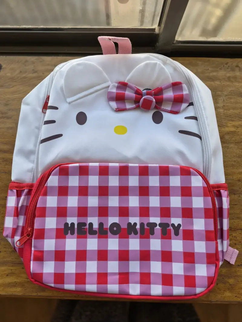 Mochila Hello Kitty para niños con diseño de cuadros