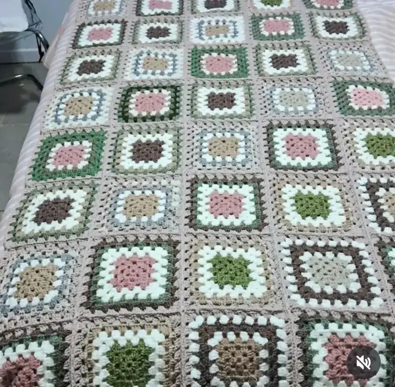 Manta de crochet multicolor hecha a mano - 6