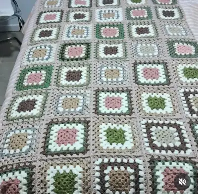 Manta de crochet multicolor hecha a mano - miniatura 6