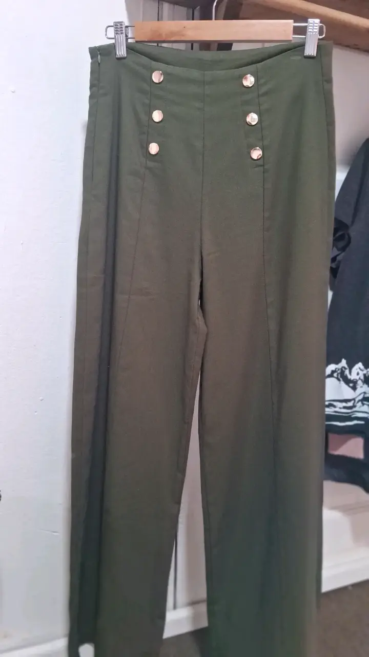 Pantalones  de mujer con botones dorados - 2