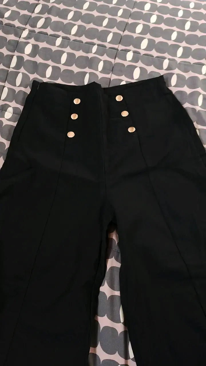 Pantalones  de mujer con botones dorados - 5
