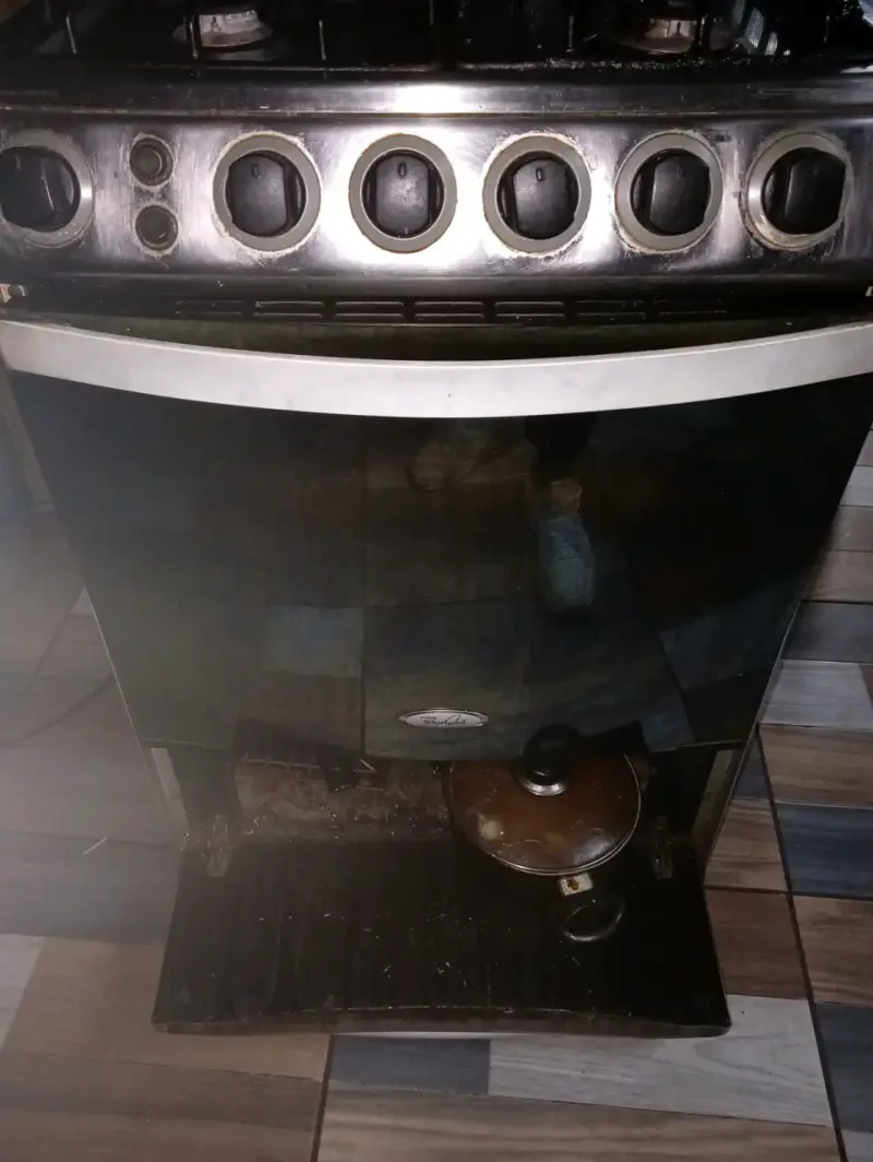 Cocina a gas Whirlpool con horno - 1