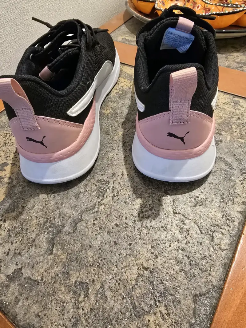 Zapatillas deportivas negras y rosadas Puma - 3