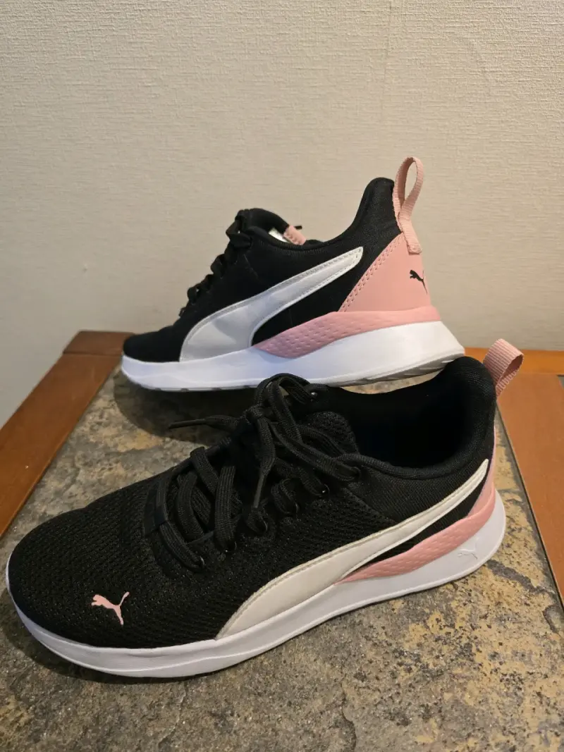 Zapatillas deportivas negras y rosadas Puma - 5