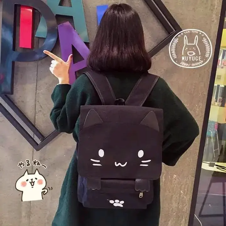 Mochila negra con diseño de gato kawaii