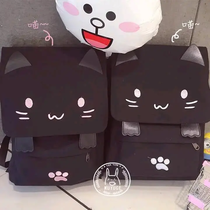 Mochila negra con diseño de gato kawaii - 2