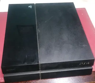 PS4 1 TERABYTE y juegos (uso menos de un mes) - miniatura 1