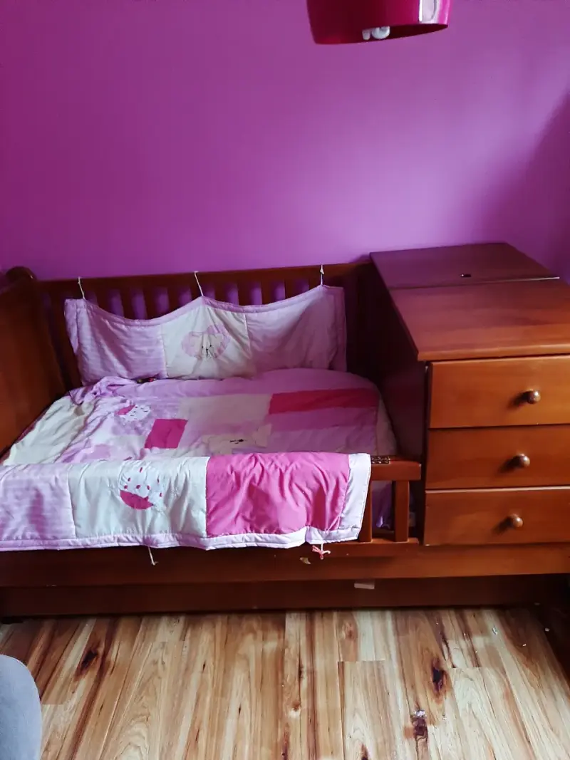 Cuna de madera con cajonera integrada - 1