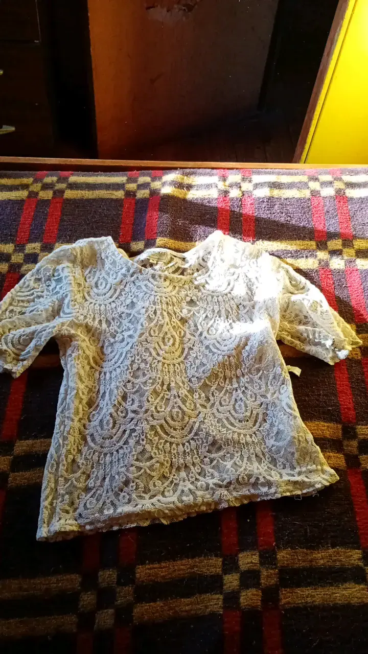 Blusa de encaje blanca para mujer