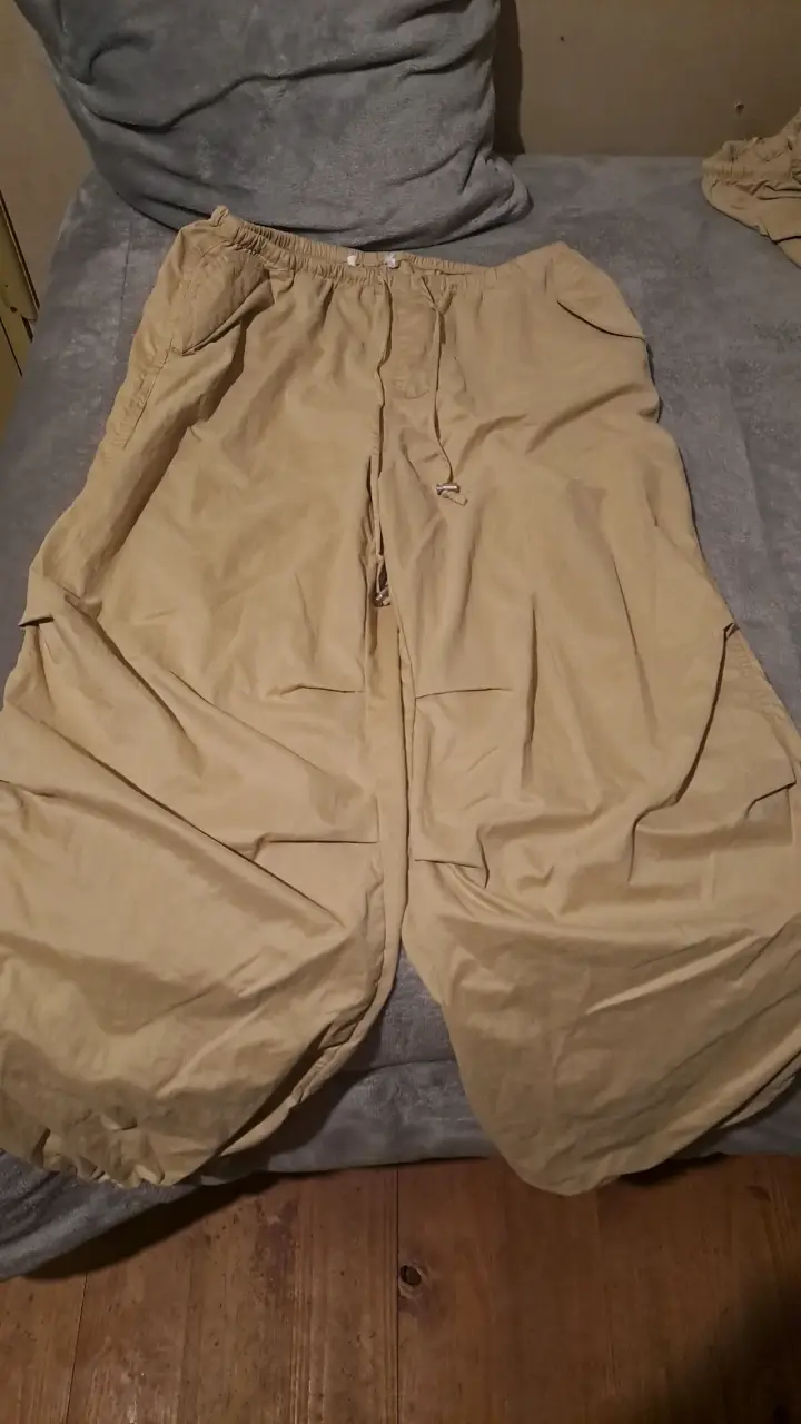 Pantalones cargo beige para hombre - 3