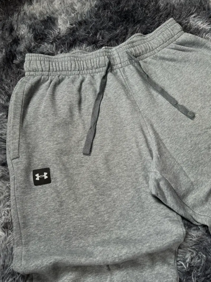 Pantalones deportivos grises Under Armour - 2