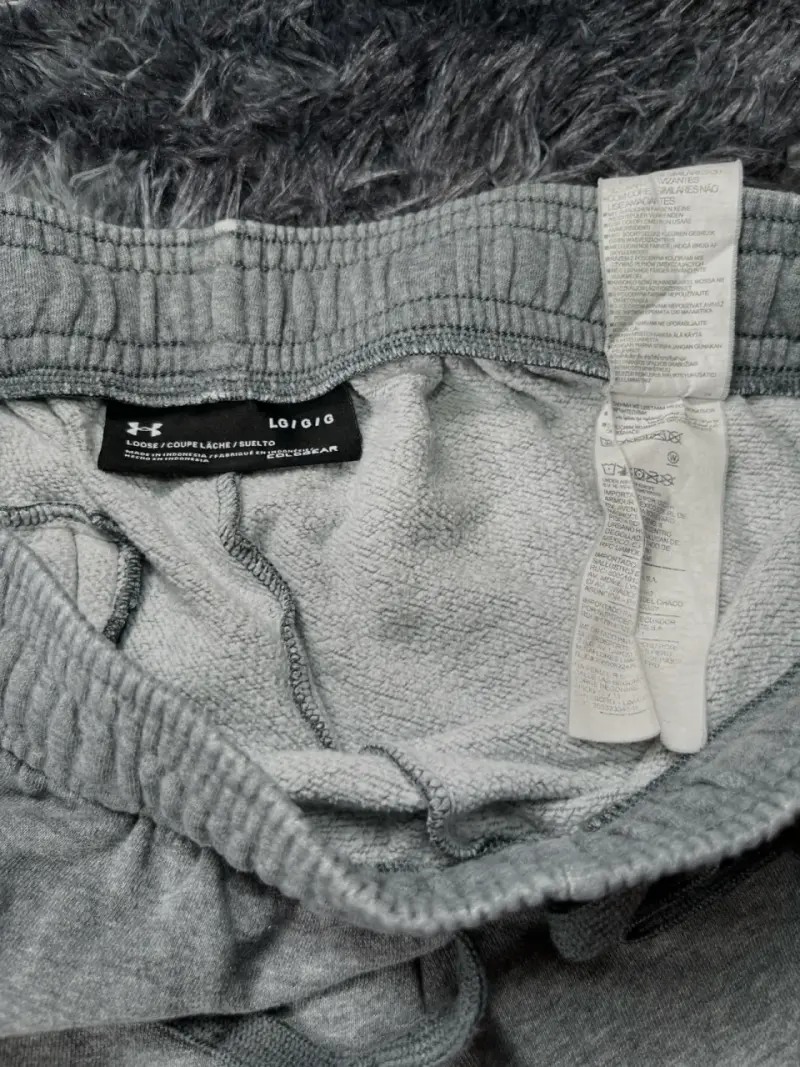 Pantalones deportivos grises Under Armour - 3