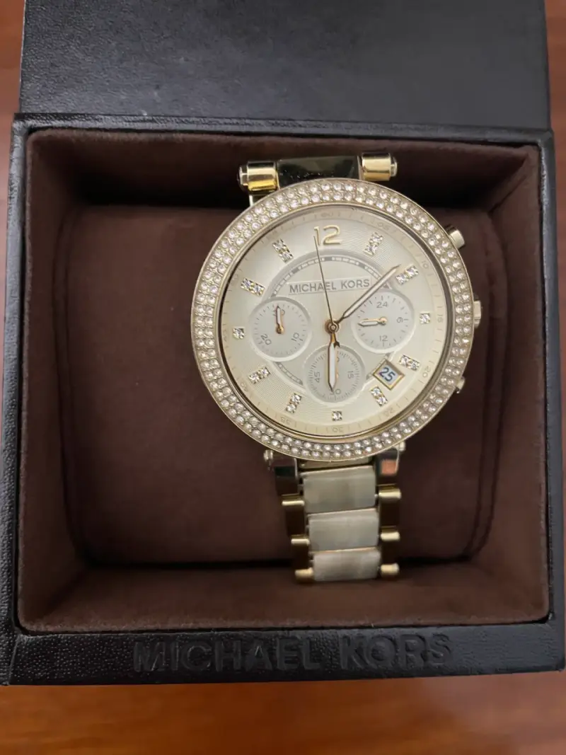 Reloj Michael Kors dorado con cristales - 1
