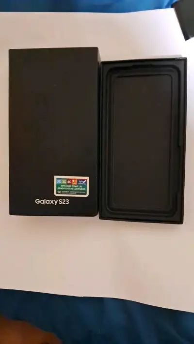 Samsung Galaxy S23 en buen estado - miniatura 2