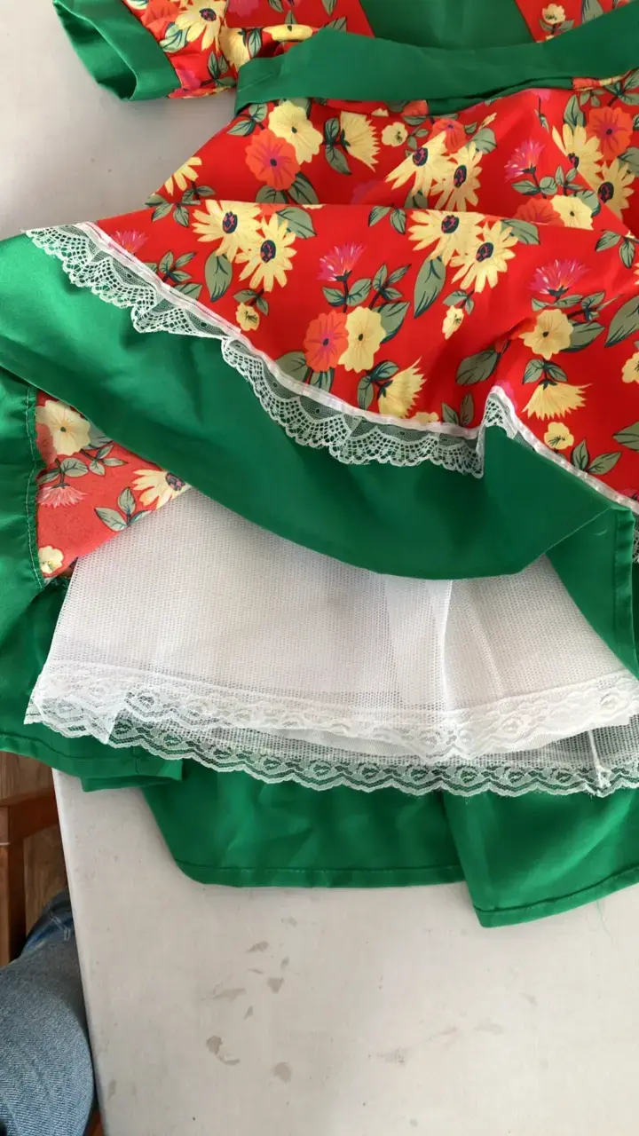 Vestido infantil floral con encaje y lazo - 2