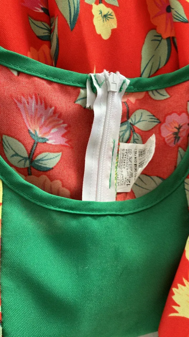 Vestido infantil floral con encaje y lazo - 4