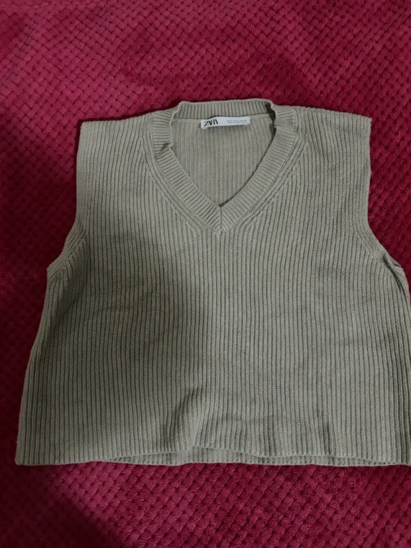 Chaleco sin mangas de punto beige Zara - 1