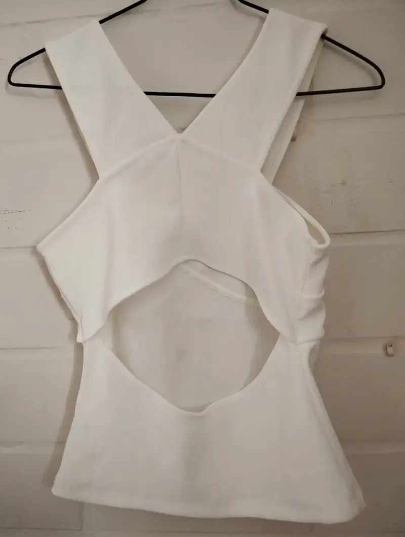 Top blanco cruzado sin mangas - 2