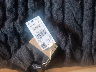 Suéter mujer de lana negro con diseño trenzado - miniatura 2