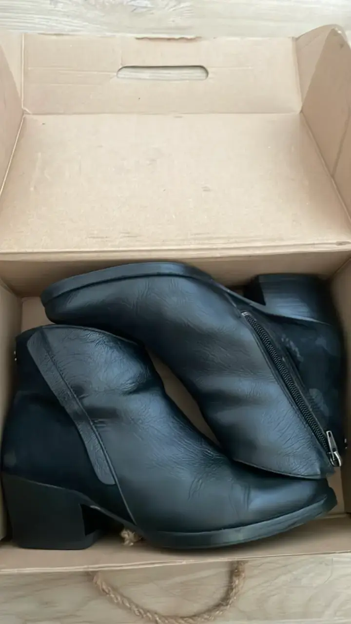 Botines de cuero negro con cierre lateral - 1