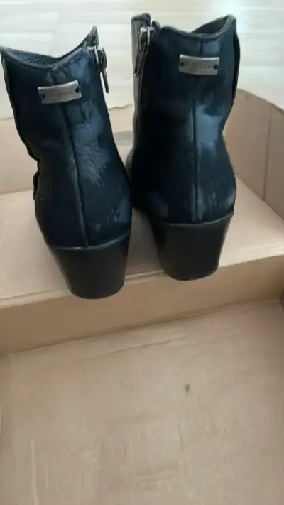 Botines de cuero negro con cierre lateral - miniatura 2