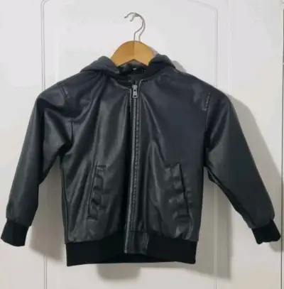 Chaqueta Zara de cuero sintético con capucha - miniatura 1