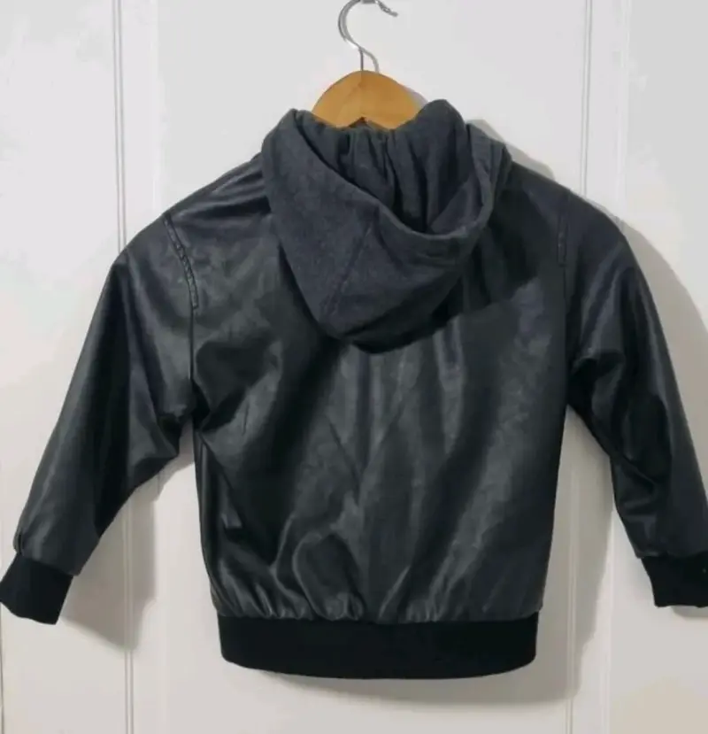 Chaqueta Zara de cuero sintético con capucha - 2