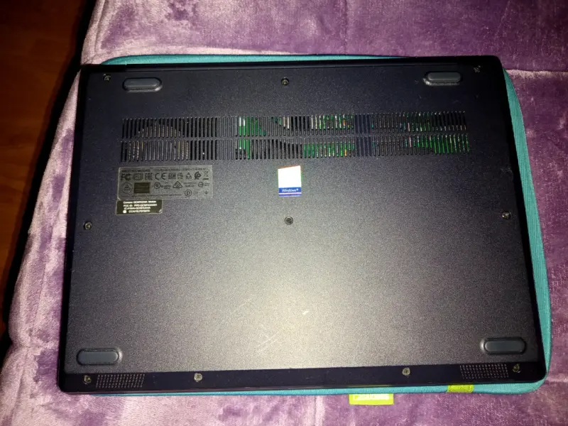 Laptop Lenovo con pantalla de 14 pulgadas