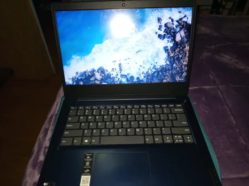 Laptop Lenovo con pantalla de 14 pulgadas - 4