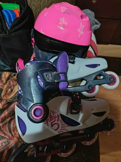 Patines en línea para niños con casco y mochila - miniatura 4