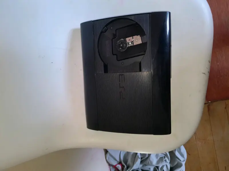 Consola PlayStation 3 con dos controles - 3
