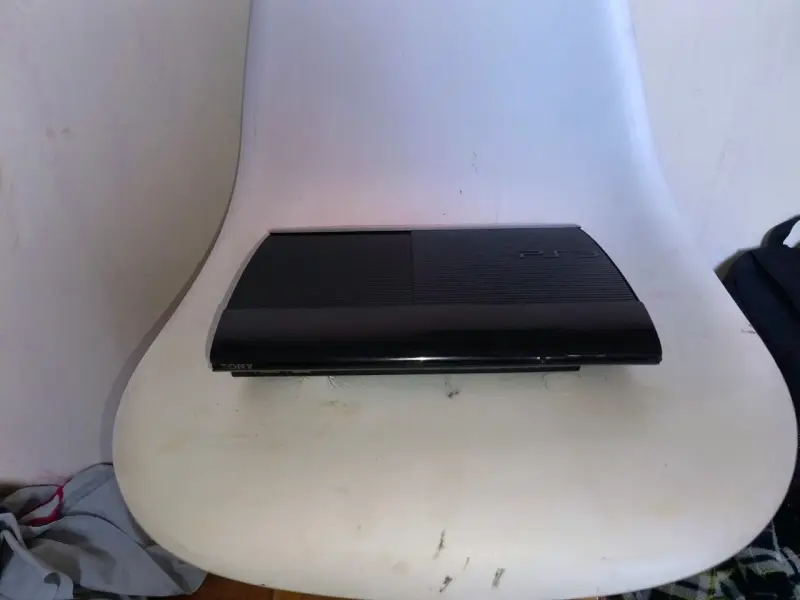 Consola PlayStation 3 con dos controles - 4