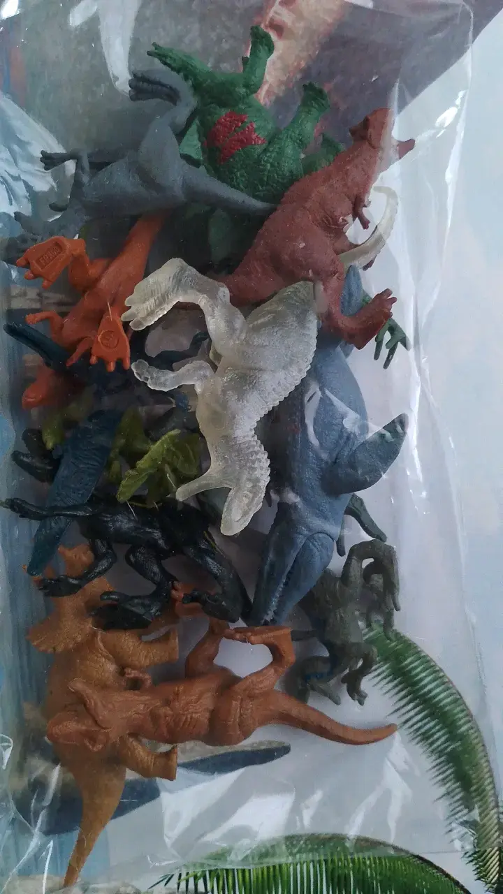 Set de Figuras de Dinosaurios de Plástico - 2