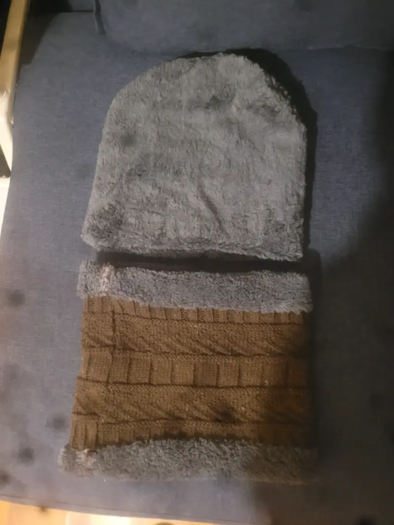 Set de gorro y bufanda térmicos marrón y gris - 4