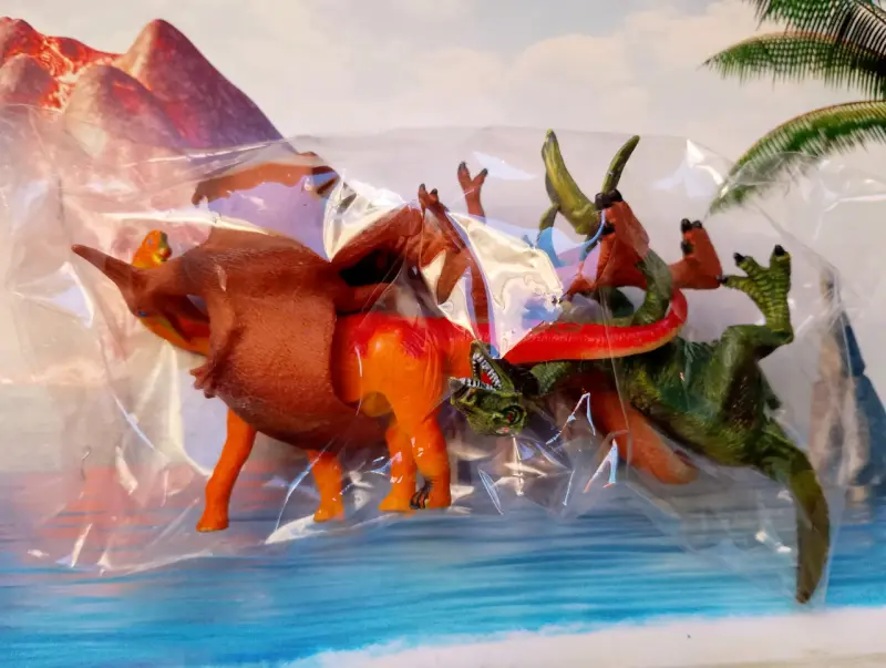 Set de Figuras de Dinosaurios de Plástico