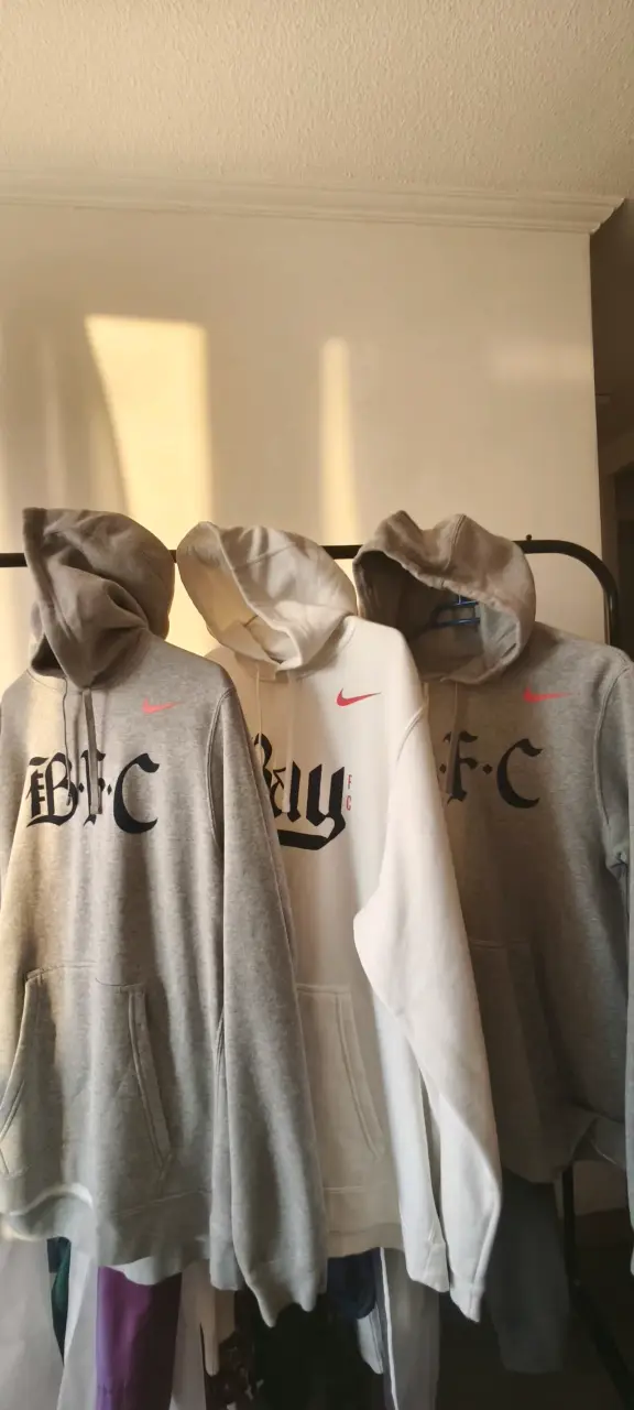 Polerones con capucha Nike grises y blanco - 1