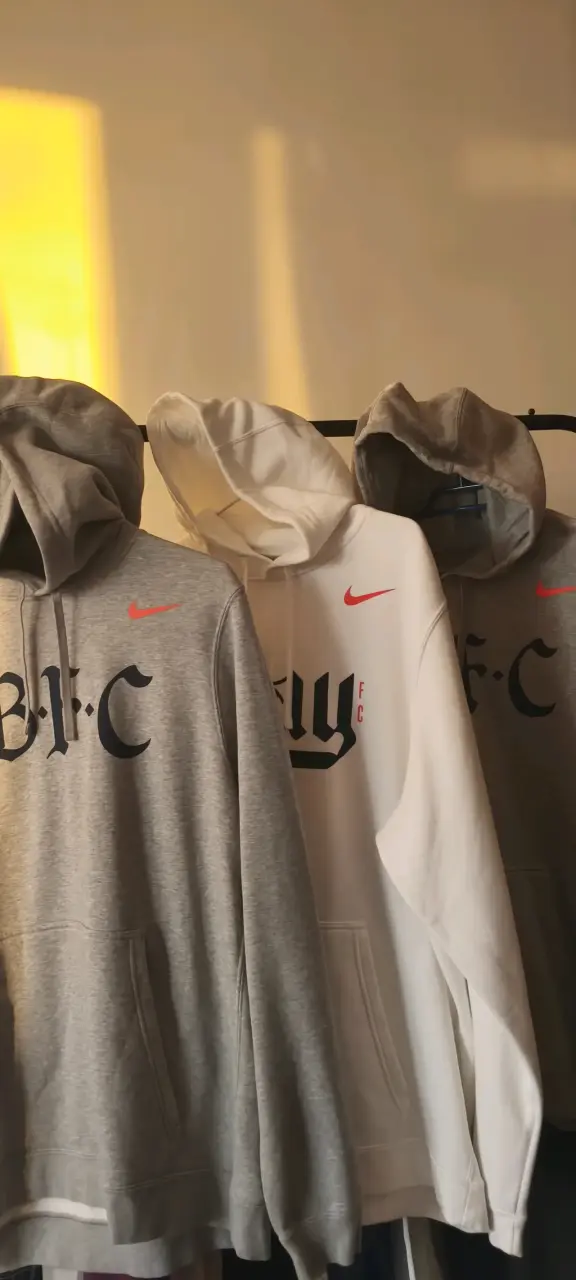 Polerones con capucha Nike grises y blanco - 2