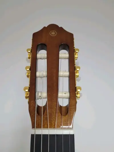 Guitarra clásica Yamaha C80 en buen estado - miniatura 4