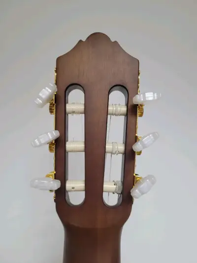 Guitarra clásica Yamaha C80 en buen estado - miniatura 6