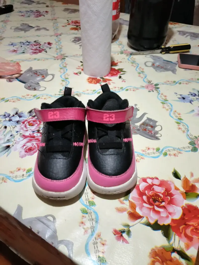 Zapatillas deportivas para niños negras y rosadas - 2