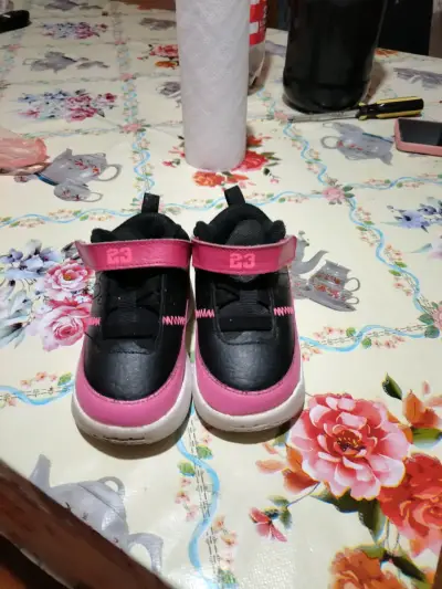 Zapatillas deportivas para niños negras y rosadas - miniatura 2