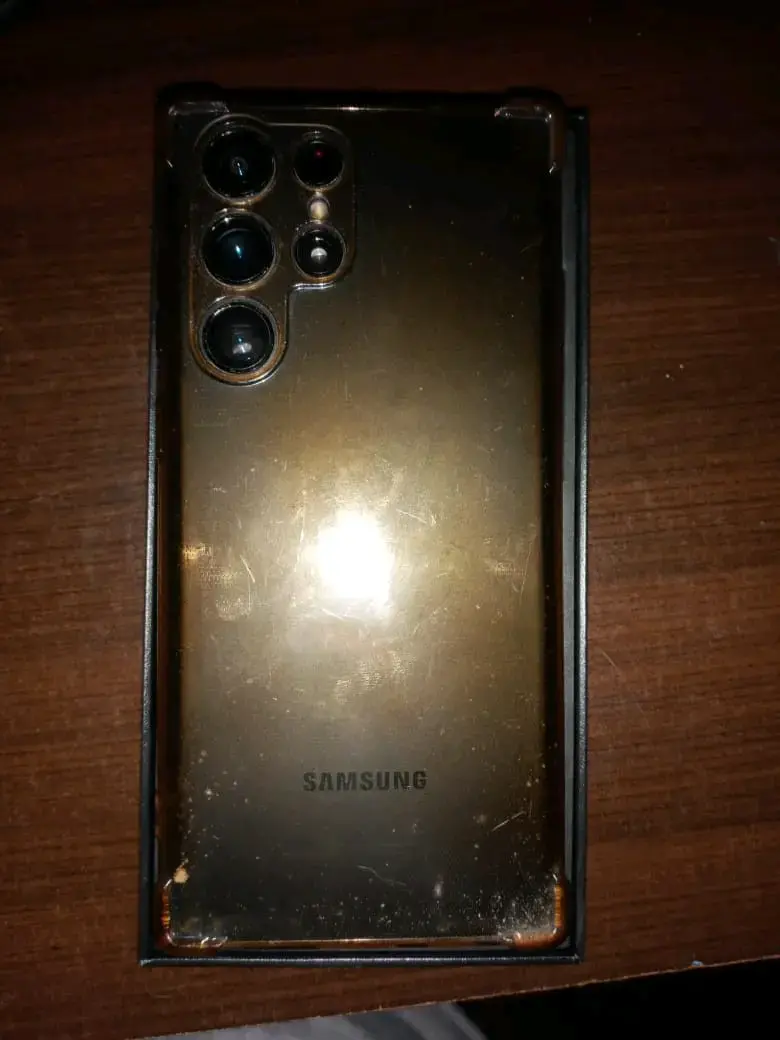 Samsung Galaxy S22 Ultra en buen estado - 2